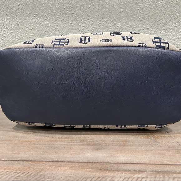 Vintage Authentic Tommy Hilfiger Satchel Handbag - Picture 10 of 10